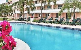 Castaways Resort And Suites